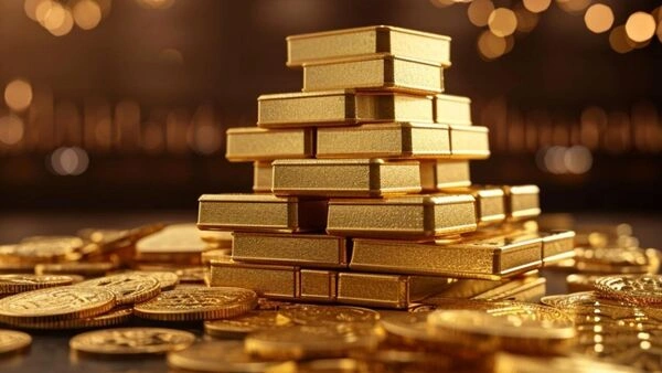 Gold Prices Dip from Record Highs Amid Tariff Relief, Yet Long-Term Outlook Remains Bullish