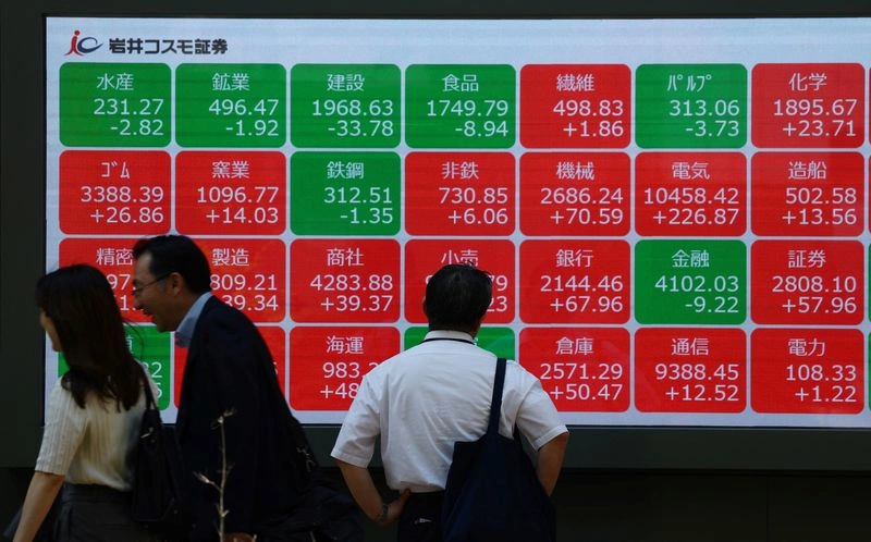 Global Equities Rise as Trade Truce Boosts Optimism, While Gold Suffers Biggest Weekly Loss Since November