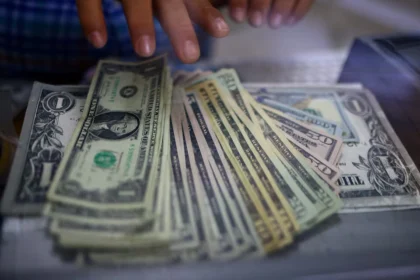 Dollar Hits 2025 Low as Middle East Tensions and Trade Worries Trigger Global Risk-Off Shift